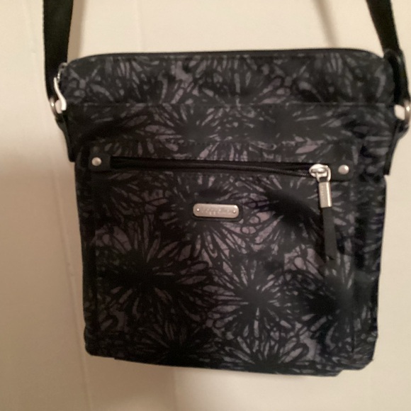 Baggallini Black Floral Messenger Bag - Picture 1 of 2